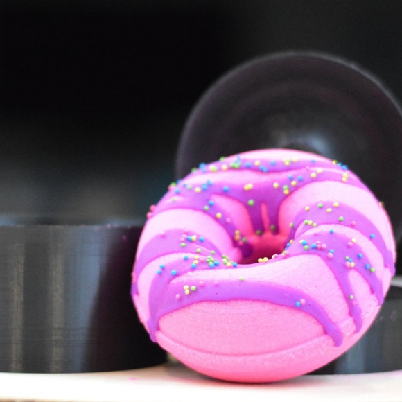 3D Mini Donut Mold, Bathbombs Baked Goods, Bath Fizzy, Shower Bathbomb-VGC - Picture 2 of 4